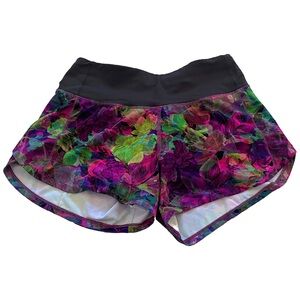 Lululemon 2.5 in speed up in vivid floral tone multi graphite grey.